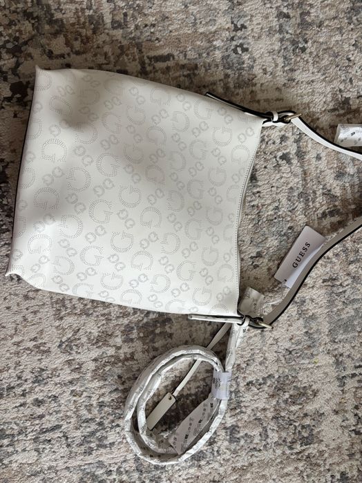 Дамска чанта Guess