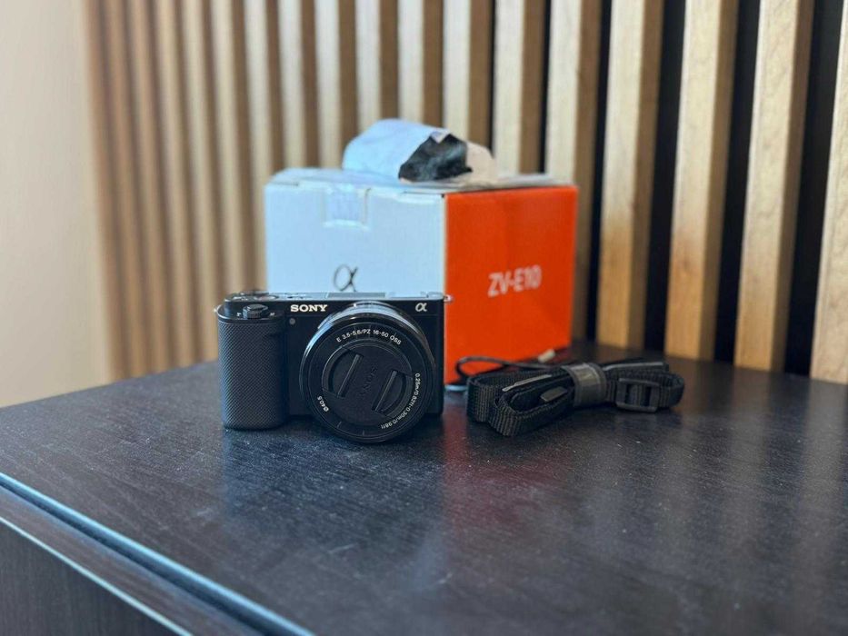 Sony ZV-E10 + obiectiv Sony 50mm f/1.8 – stare nouă, cu factură