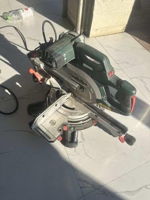 Продам торцевую пилу metabo