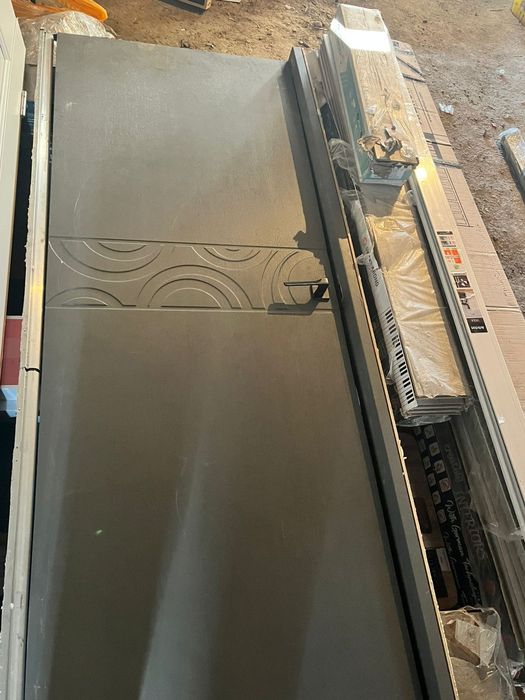 Двери новые с витрины по одной