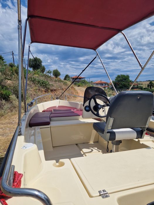 Уникална моторна лодка с четиритактов двигател Yamaha 40к.с. и колес