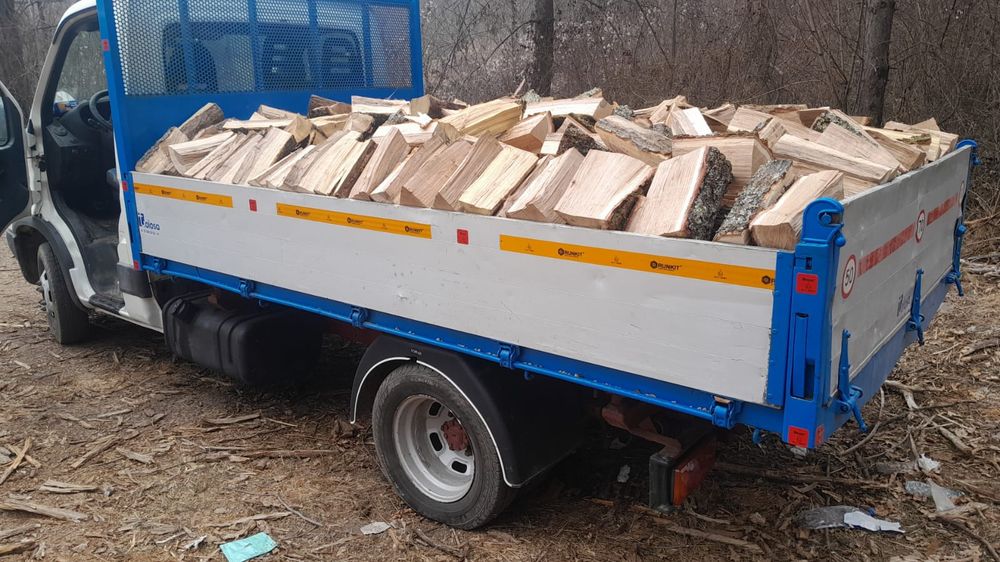 Lemne pentru foc. Se poate și crăpat gata!