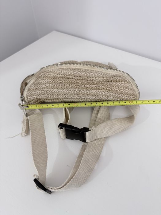 Сумка бананка Stradivarius