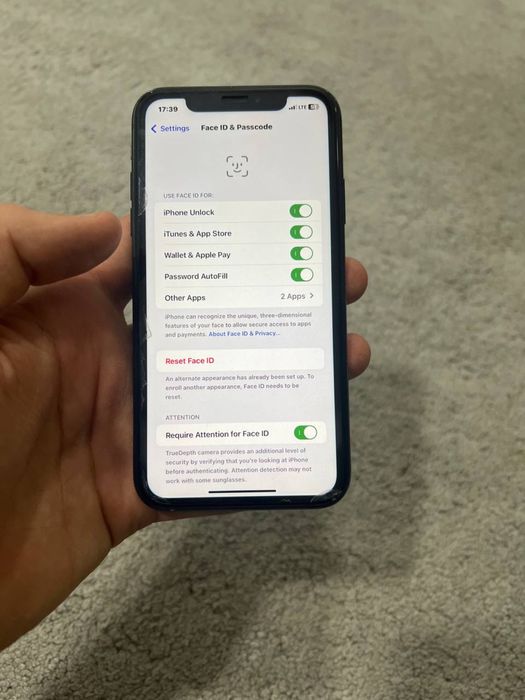 Iphone XR  xolati ideal narxi 2mln2ming