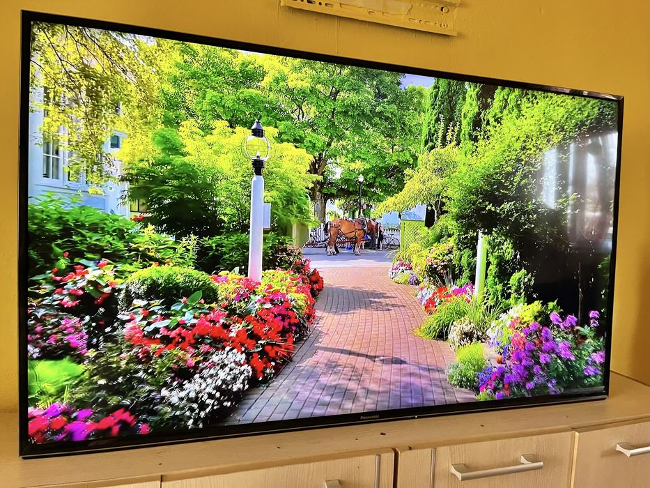 Tv smart panasonic 4K  152 cm