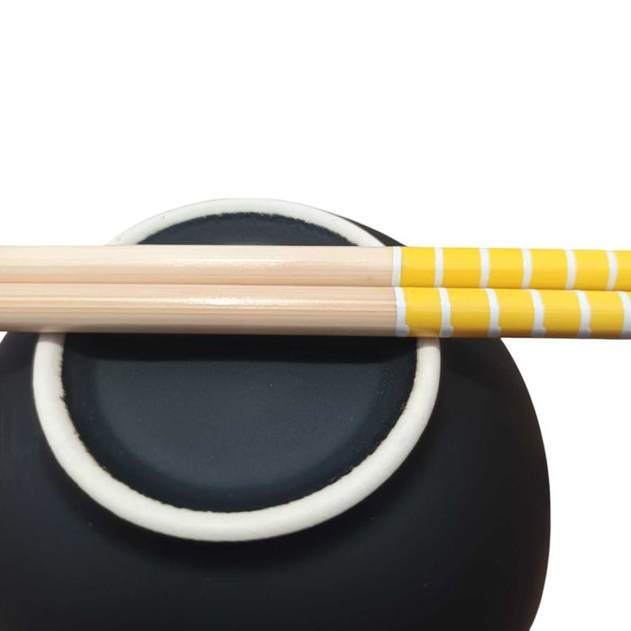 Seturi de masa asiatice pentru garnituri, Korea, Japonia.  Galben