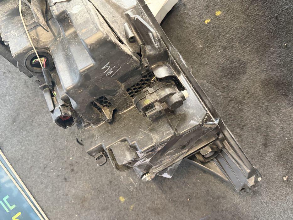 Комплект Фарове за NISSAN QASHQAI II J11 2014 - 2017 година Забележки