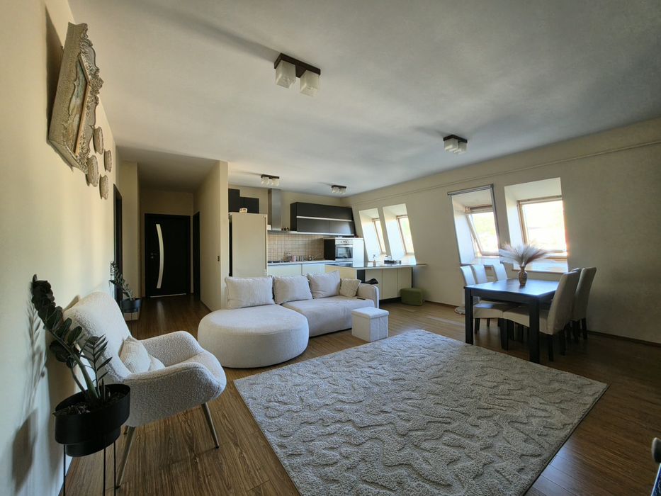 Apartament cu 3 camere in apropierea Centrului Vechi