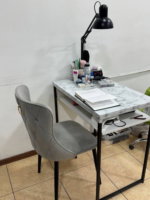 Маниюкерний стол