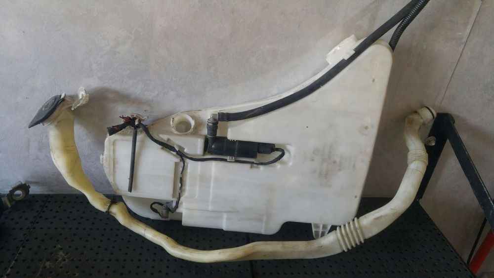 Vas lichid parbriz cu pompite bmw seria 5 f11 13264011 8050439a102 7269663ai02