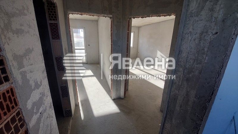 Продава се Двустаен апартамент в Поморие - 61 кв.м за 802 €/кв.м - Снимка #2