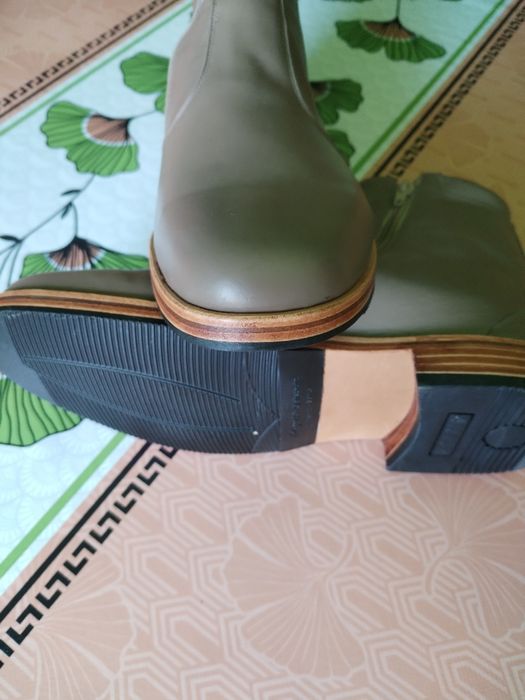 Încălțăminte din piele