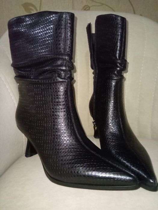 Ботинки кожанные.
