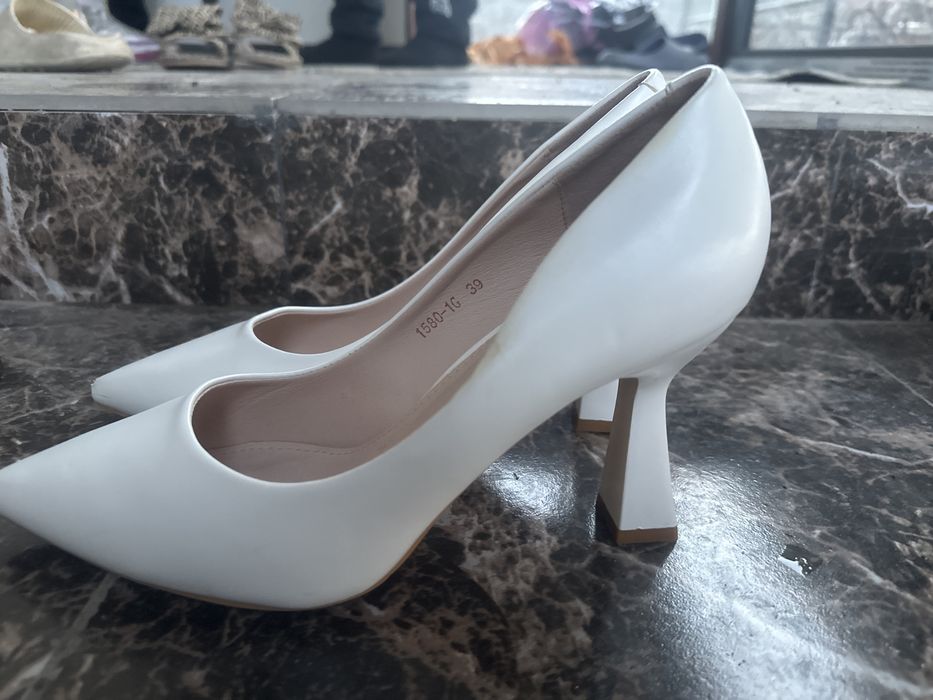 Туфли сатылады (Продаю туфли)