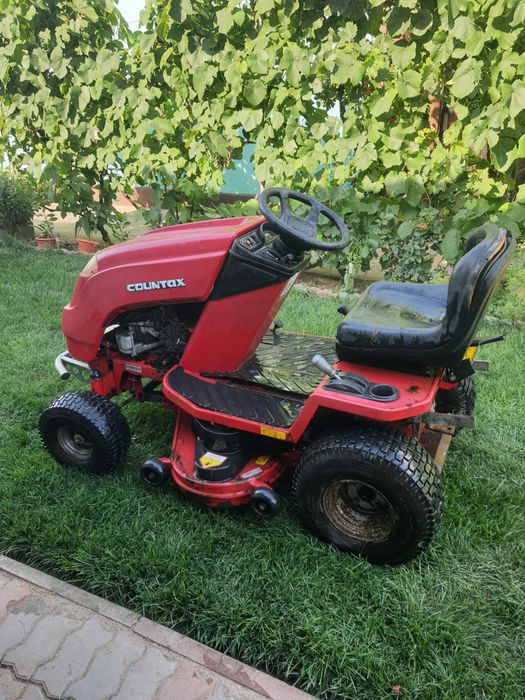Tractor gradina marca Countax cu motor Honda de 14 cai În 2 pistoane.