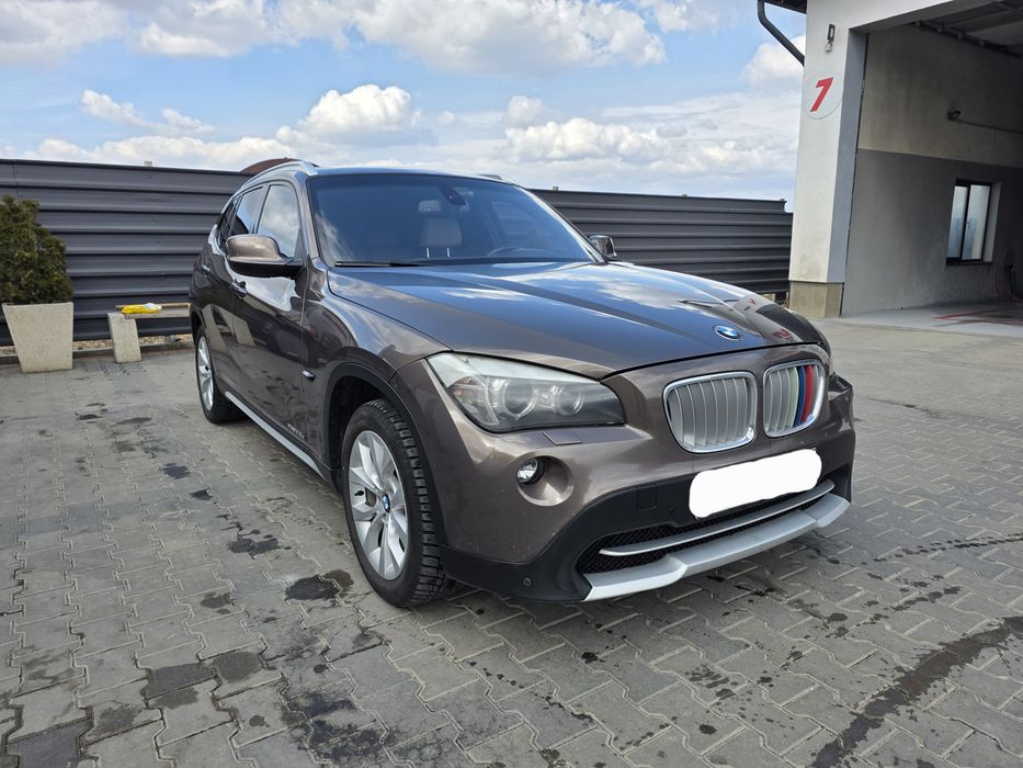 BMW X1 An fabricație 2011 motorizare 2.0 diesel Bi-Turbo de 204 CP, tracțiune integrală xDrive (4x4), cutie automată, pachet X-Line
