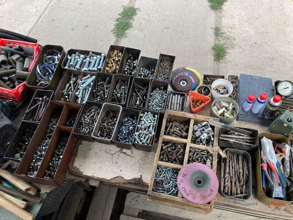 Продам капролон , болты, диски