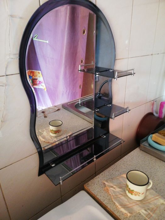 Зеркало для ванной с полками.