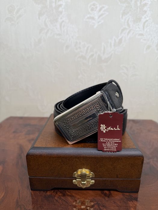 Подарочный мужской ремень из натуральной черной кожи
