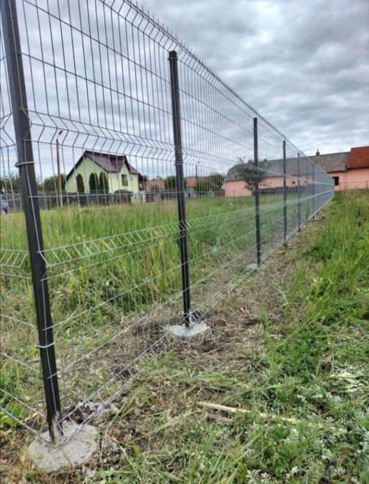 Executam garduri si porti