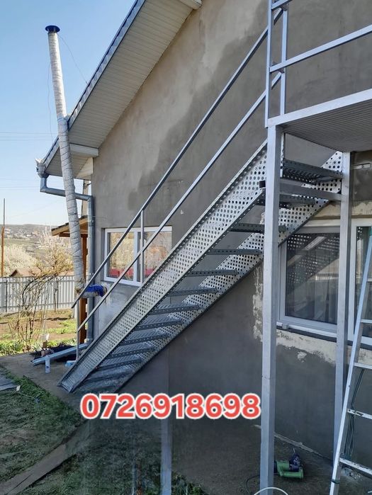 Vând Scări metalice la cel mai bun pret galvanizate externe și pentru