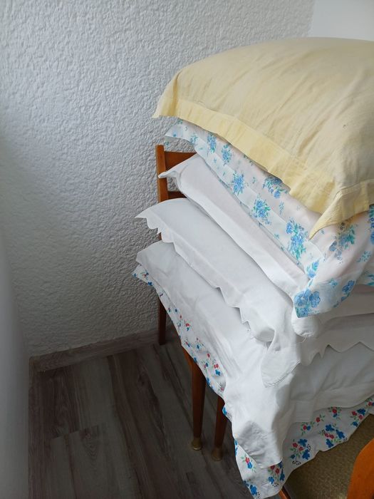 Vind 7 perini mari de puf 80 pe 70