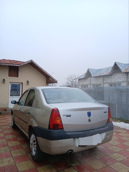 Vând dacia logan