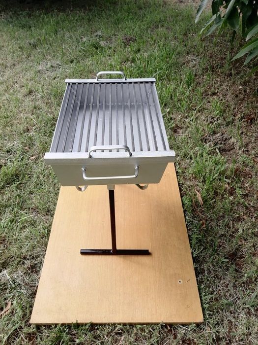 Ръчно изработено барбекю за дървени въглища