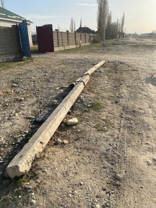 Столб ,метр 10,в хорошем состоянии