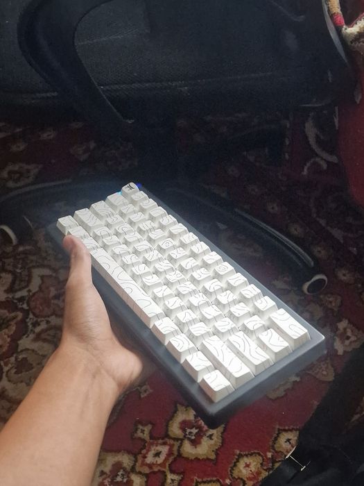 Продам клавиатуру sidekick qk61 с кастомными кейкапами