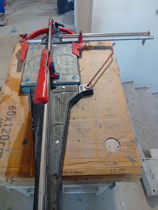 Mașină de faianță și gresie montolit