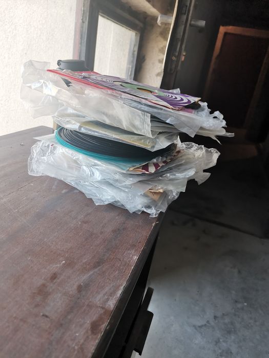 Грмофонни плочи, малки и големи.