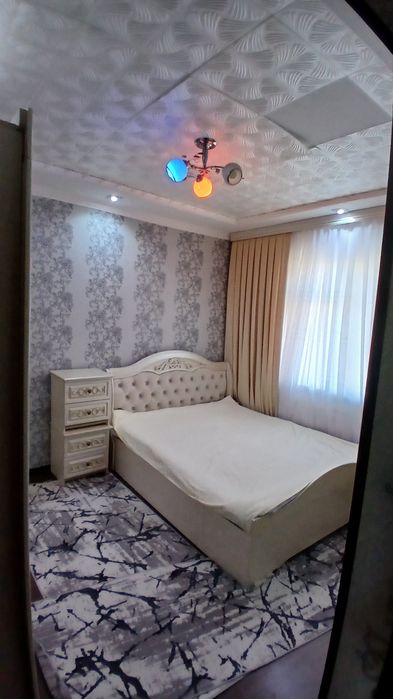 Karmana tumanida 2 xonali shinam uy sotiladi