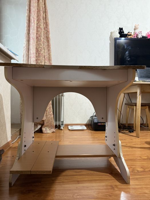 Стол для учебы отдам