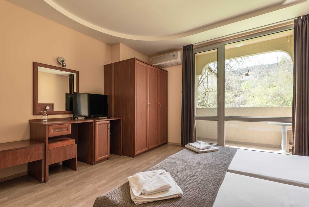 Продава се Хотел в Балчик - 2000 кв.м за 230 €/кв.м - Снимка #17