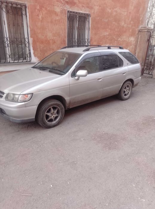 Автомобиль Ниссан Рнесса