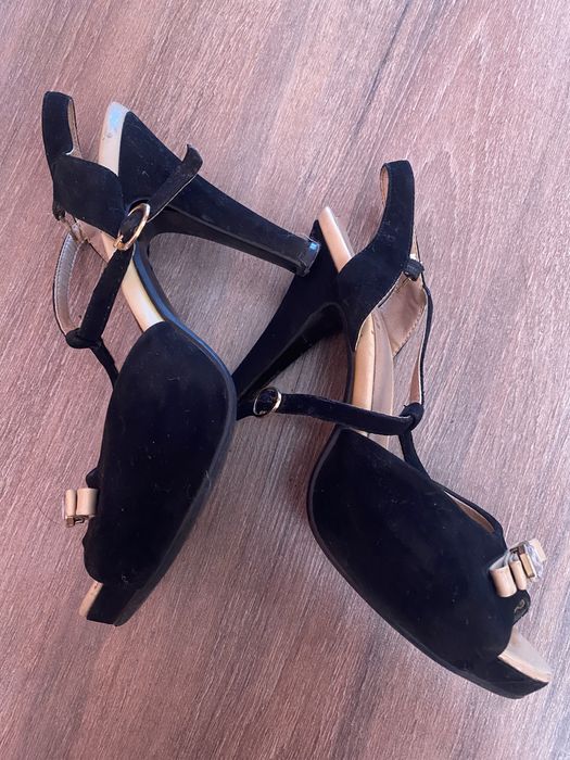 Продам босоножки