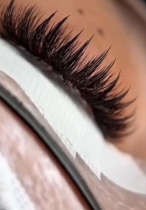 Наращивание ресниц и волос