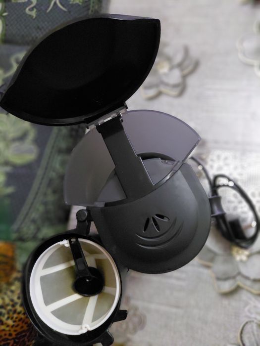 Продаю электро кофеварку Maxwell.