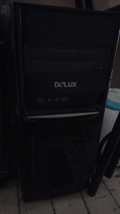 Компьютер в комплекте процессор, монитор, колонки..