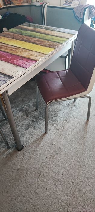 Masă extensibilă (600 lei) cu scaune (300 lei)
