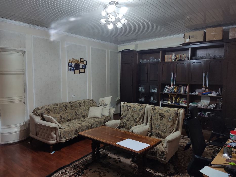 Продам шикарный дом под бизнес на участке 2 дома