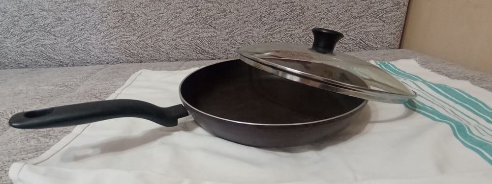 Кухонная сковородка