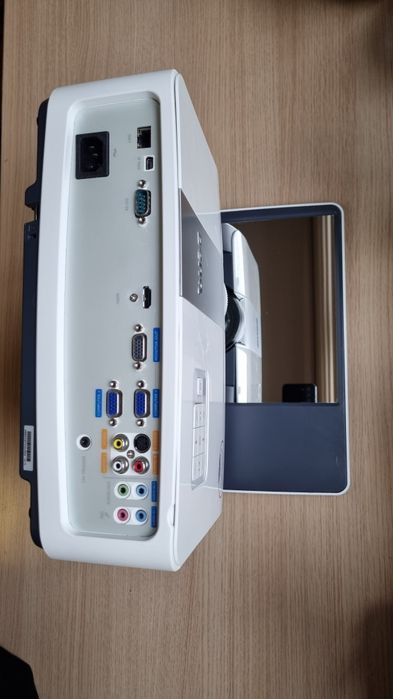 Videoproiector BenQ MW843UST/3D/HDMI/Contr.13000:1/3000ANSI-Lampa noua