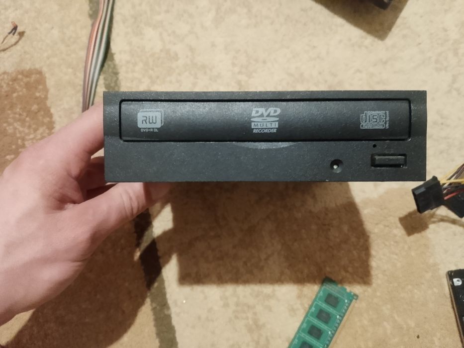 Продам рабочии запчасти на пк