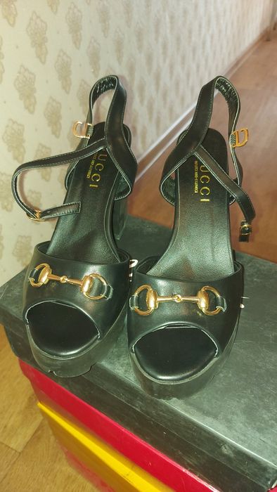 Босоножки Gucci 39 размер