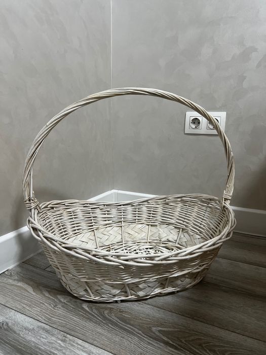 Большая плетенная корзина