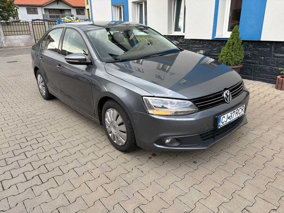vand VW JETTA ,an fabricatie 2014 ,euro 5 ,200000 km, pret 5200 euro tva inclus