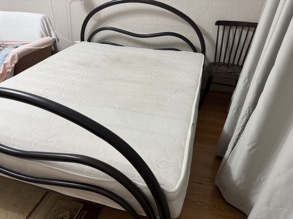 Кровать и матрац