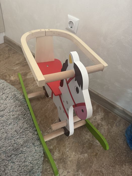 Детско люлеещо се дьрвено конче